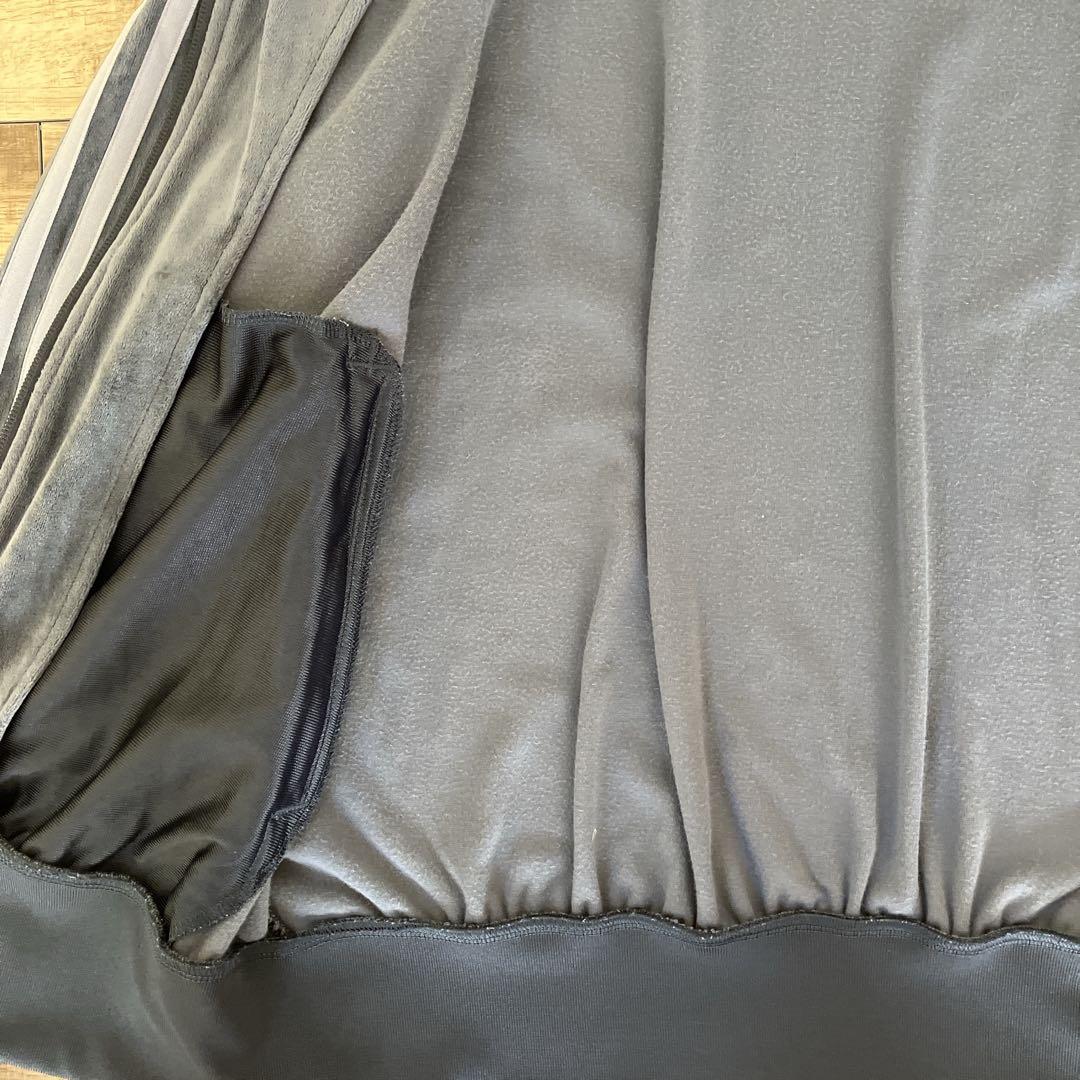 【人気モデル】adidas ベロア トラックジャケット グレー トレフォイル