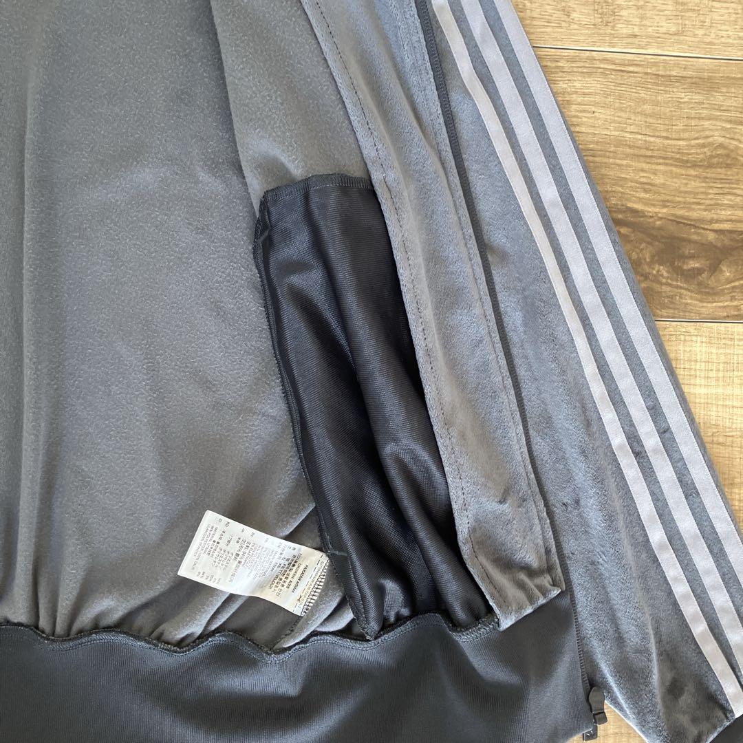 【人気モデル】adidas ベロア トラックジャケット グレー トレフォイル