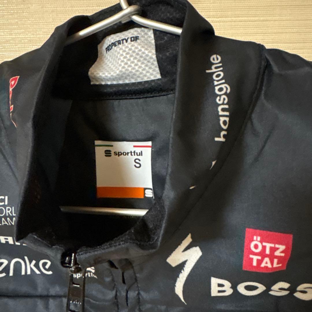 スポーツフル レッドブル ボーラ ウィンド ベスト S