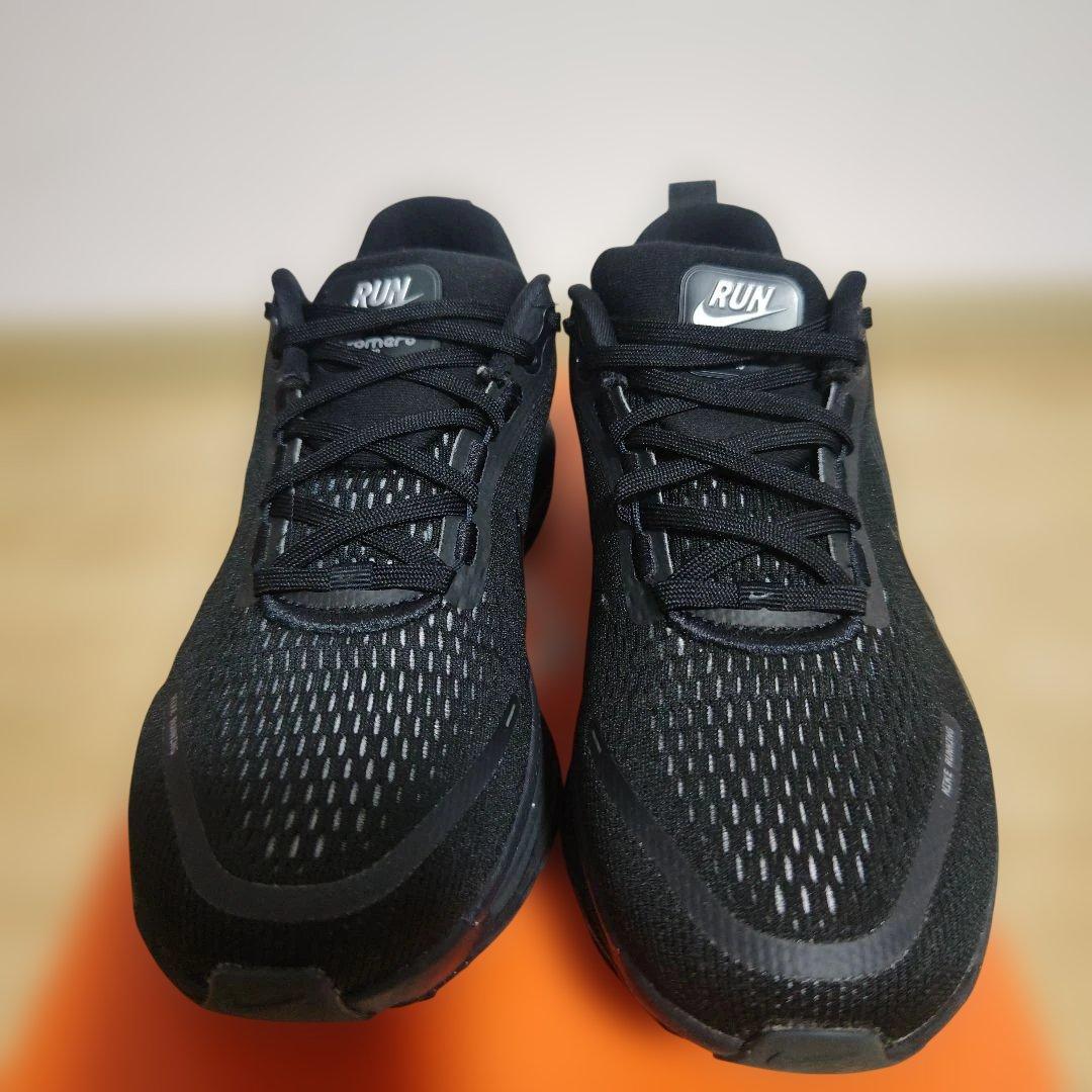 ナイキ　ボメロ18ブラック　25.5cm