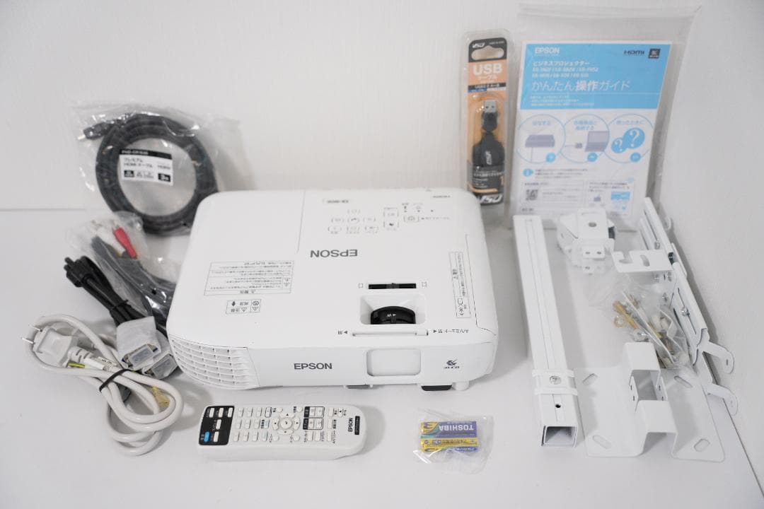 EPSON ハイビジョン EB-W06！ランプ使用時間少！天吊金具・ケーブル付き