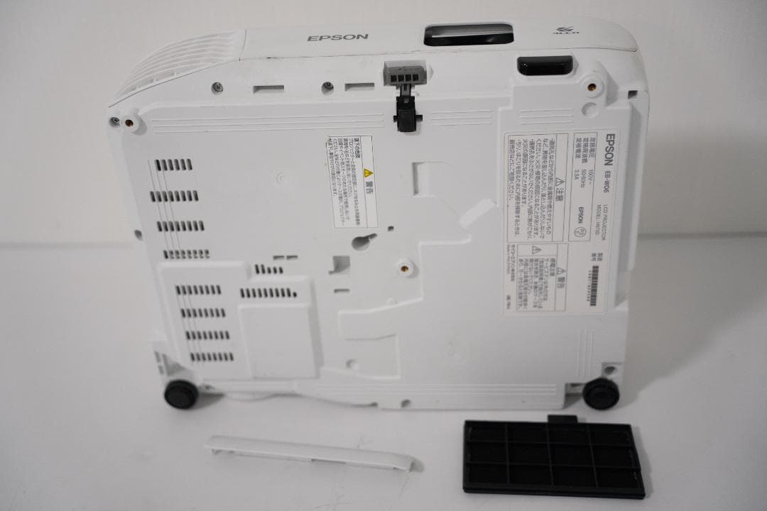 EPSON ハイビジョン EB-W06！ランプ使用時間少！天吊金具・ケーブル付き