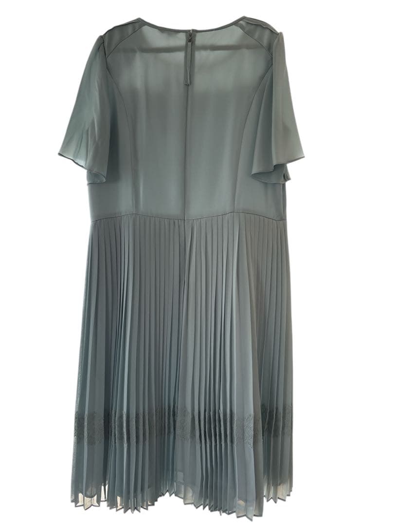 値下げ！ToBeChicレーストリム付きライトブルードレス 46