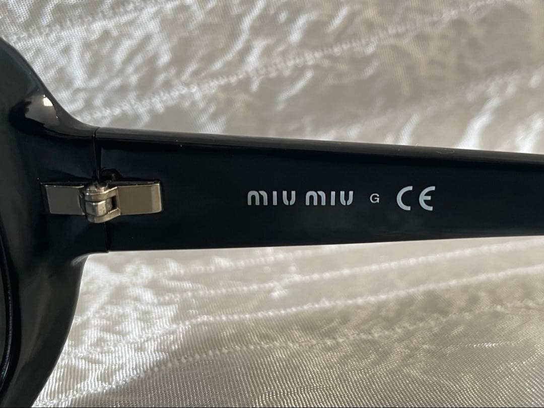 MIU MIU ミュウミュウ サングラス ブラック