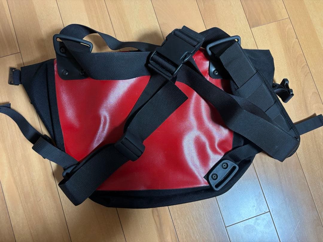 オルトリーブ メッセンジャーバッグ　赤