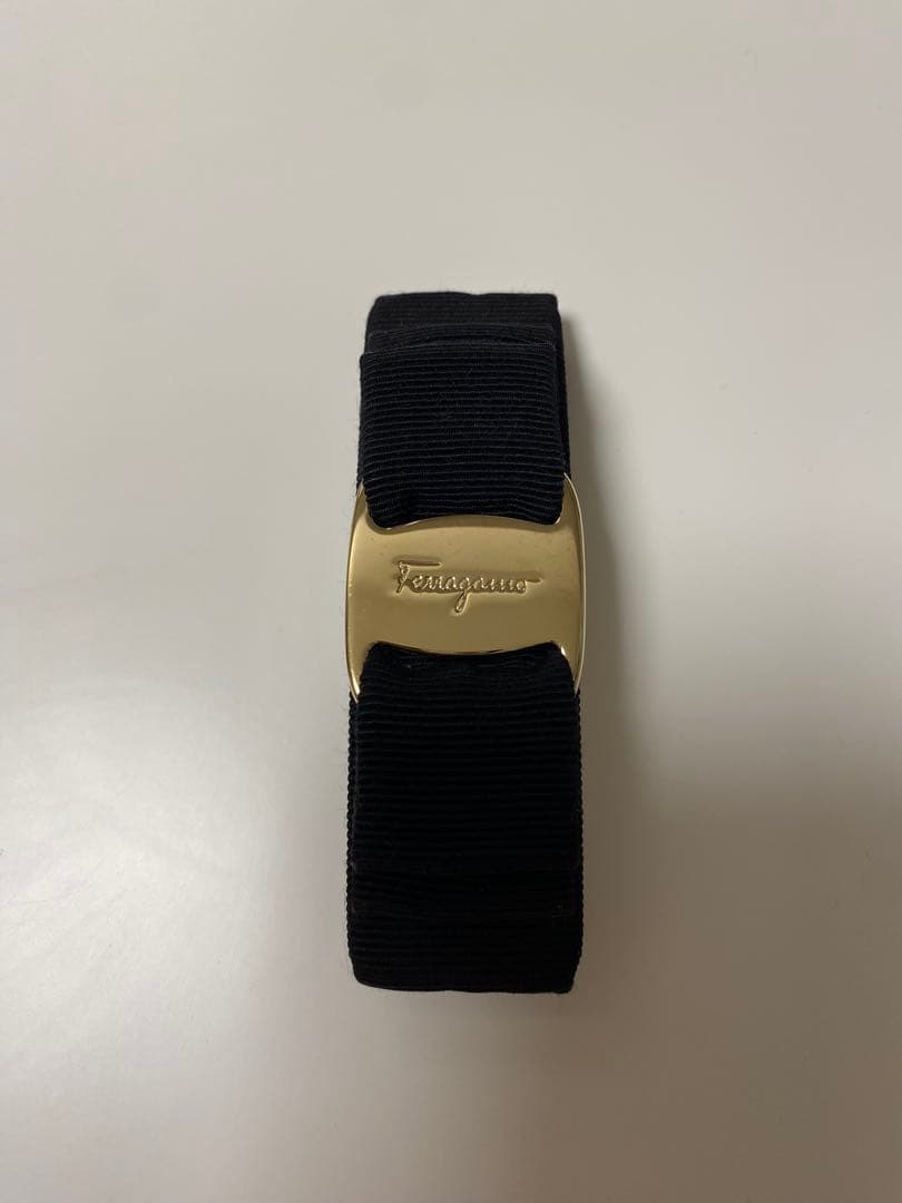 サルバトーレフェラガモ　バレッタ　ブラック×ゴールド