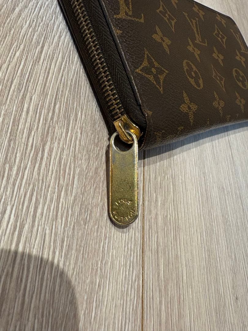 ルイヴィトン　ジッピーウォレット（モノグラム）