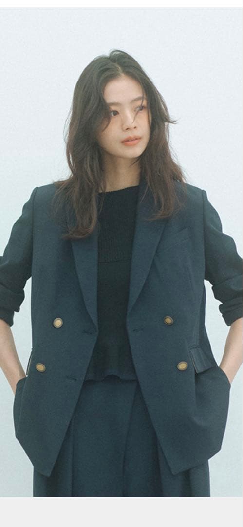 キララ　ダブルテーラードジャケット ¥35,200（税込）