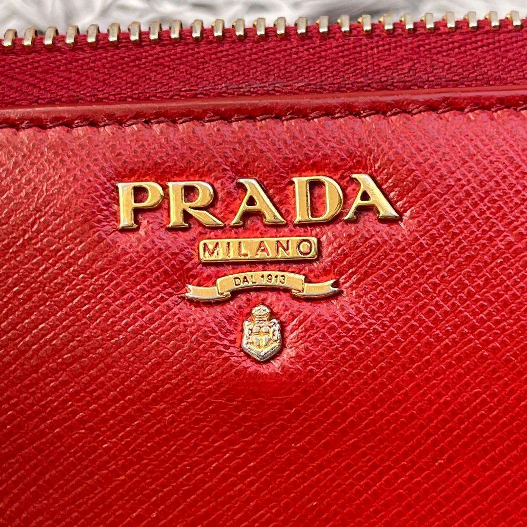 良品✨PRADA サフィアーノ　ラウンドジップ　メタルロゴ　レッド　長財布