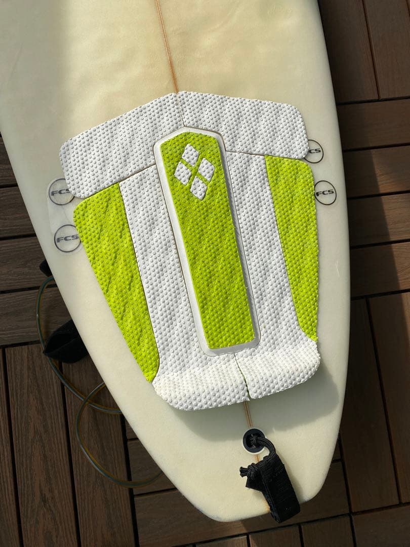 ［値下げ］ホワイト/グリーン ショートボード