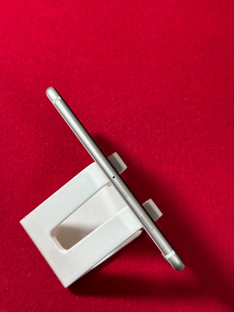 【6065】iPhone SE3第3世代スターライト 64GB simフリー