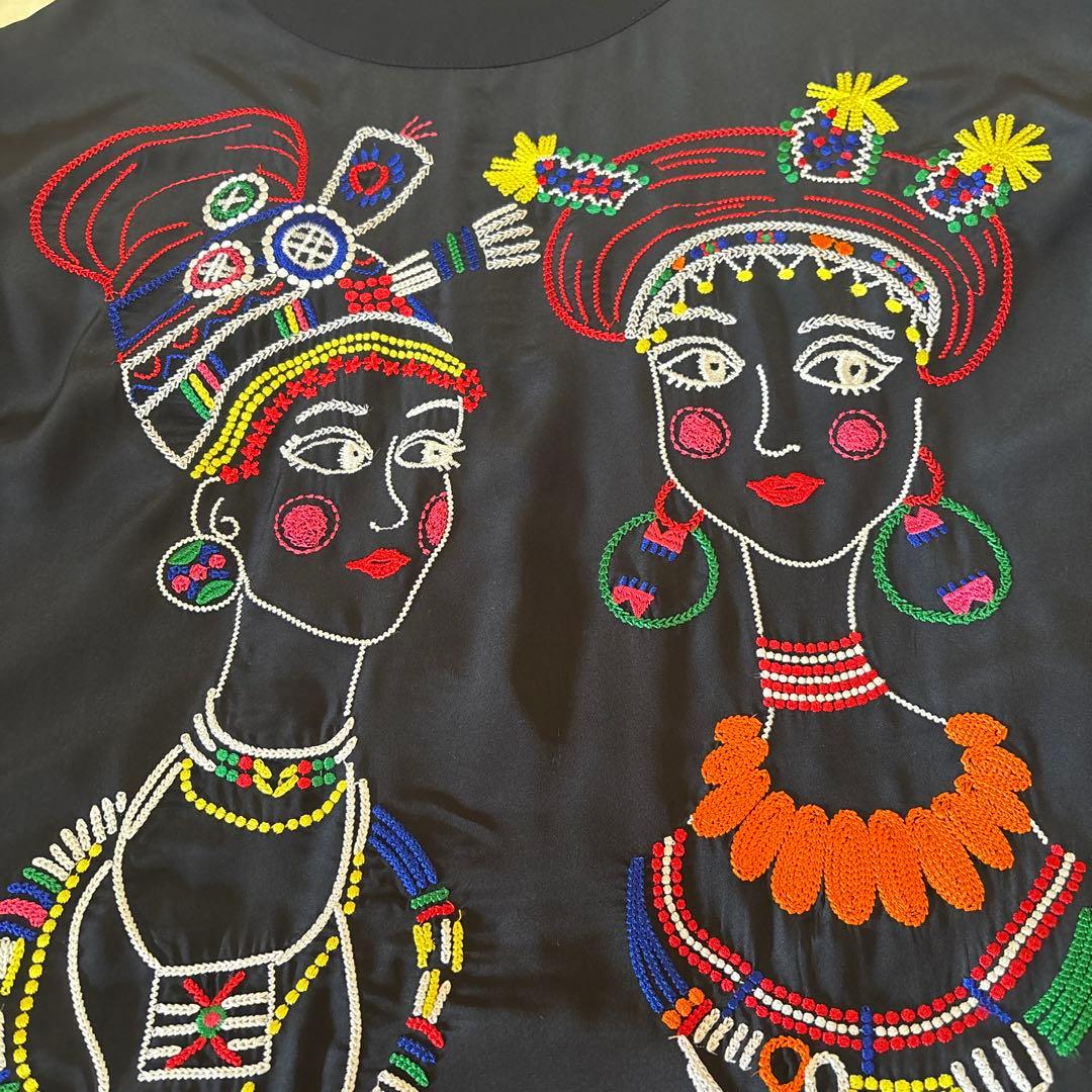 【美品】✨トクコプルミエヴォル✨二人の女性で豪華な刺繍のチュニック❣️