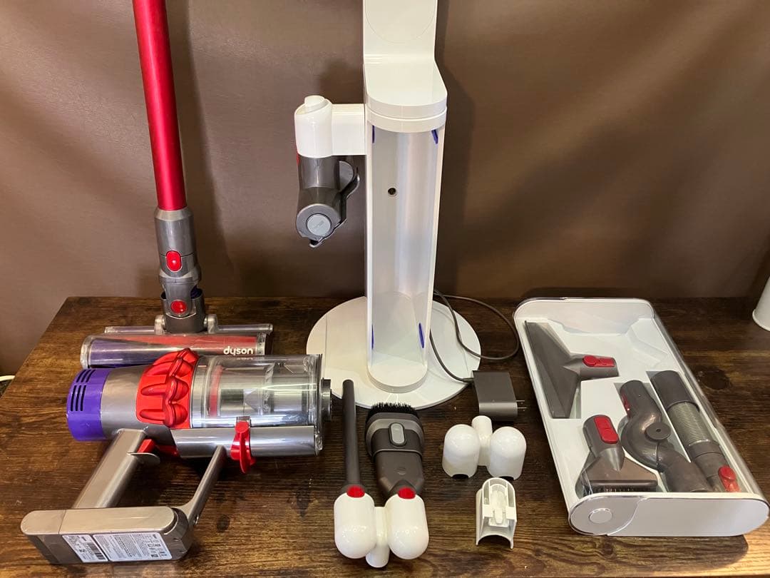 Dyson V10（SV12）コードレスクリーナー アタッチメント多数付き