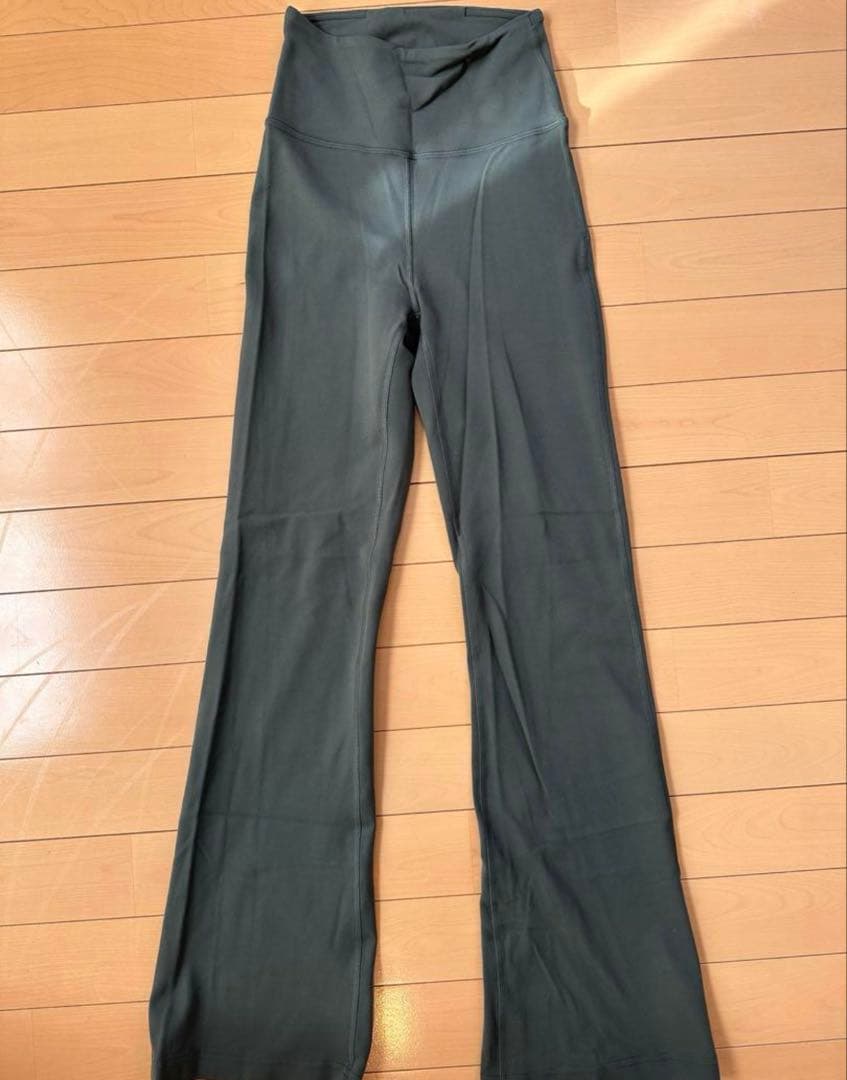 値下げ不可　lululemon スーパーハイライズフレアパンツ　groove