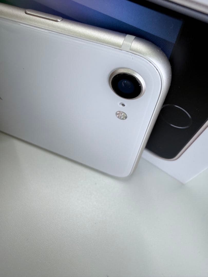 Apple iPhone SE(第3) ホワイト