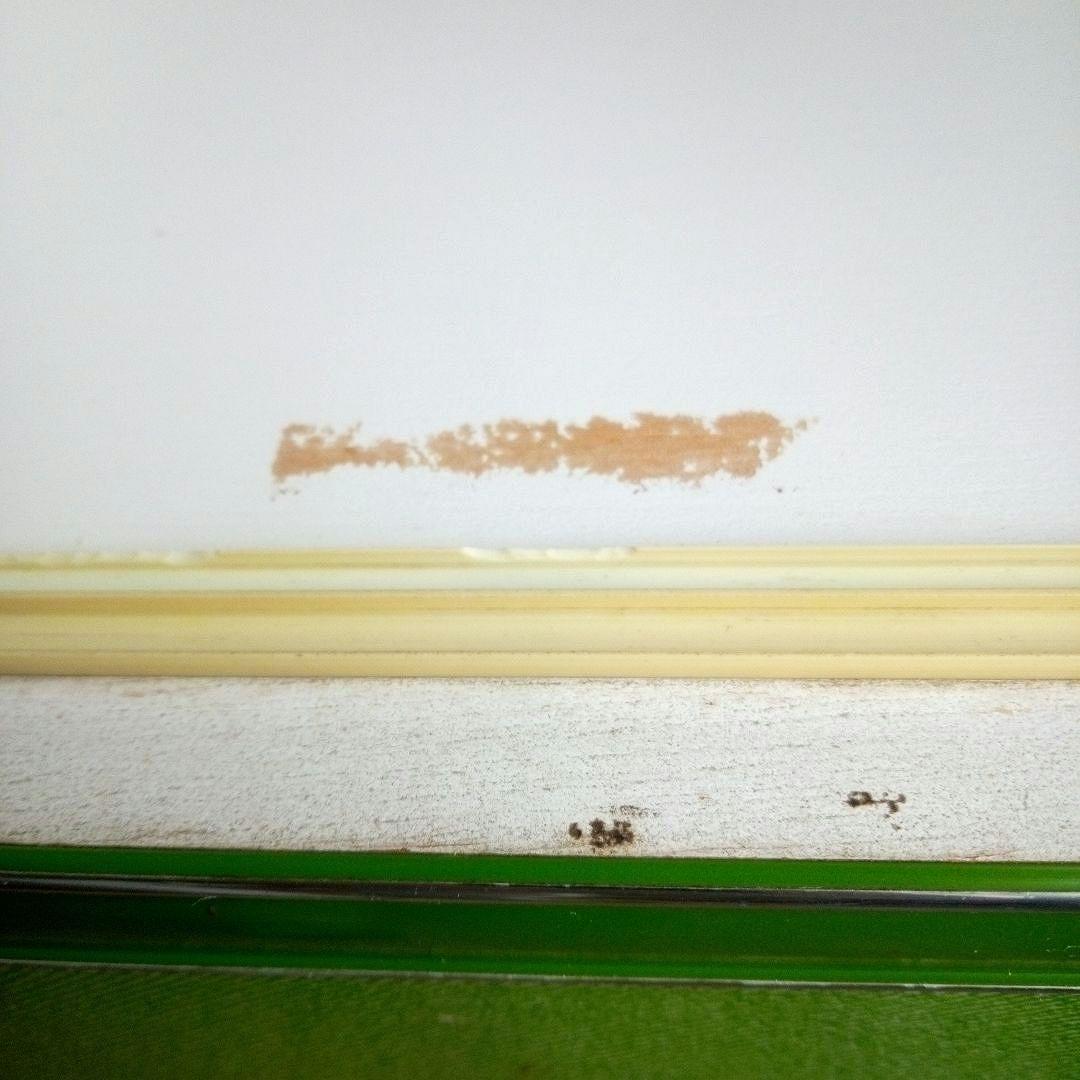 昭和レトロ 緑と白の木製キッチン収納キャビネット