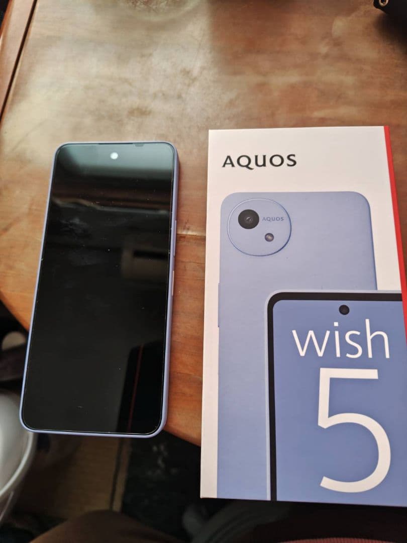 AQUOS　wish5 　docomo