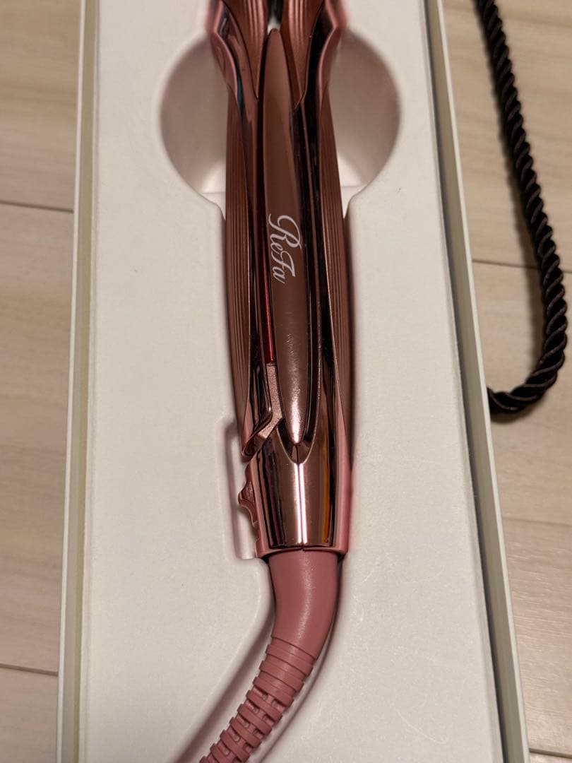 最新モデル　リファ　ストレートアイロン　プロ ピンク　新品