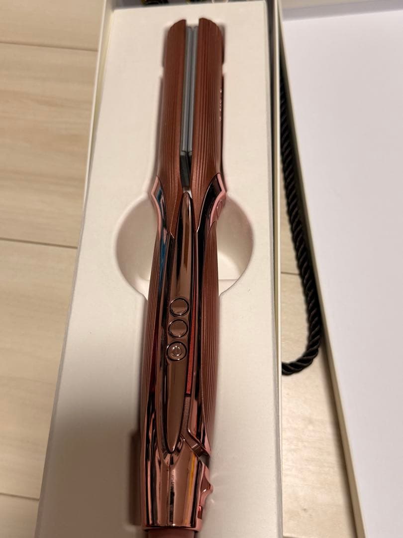 最新モデル　リファ　ストレートアイロン　プロ ピンク　新品