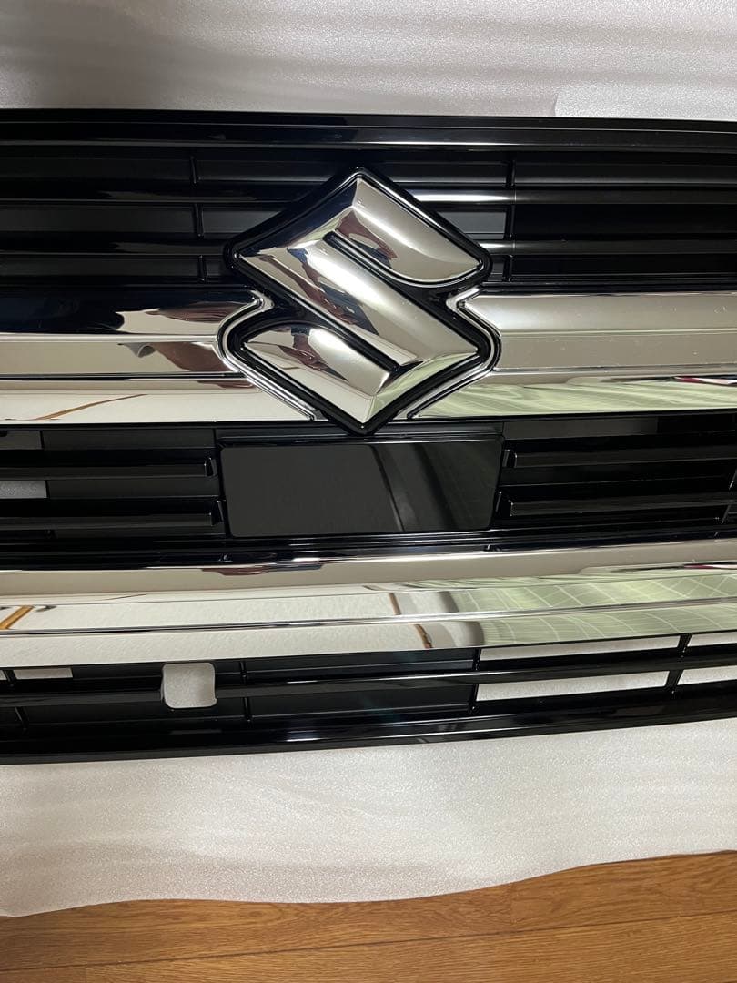 スズキ純正スペーシア4AA-MK54Sのフロントグリル　新車から取り外しです。