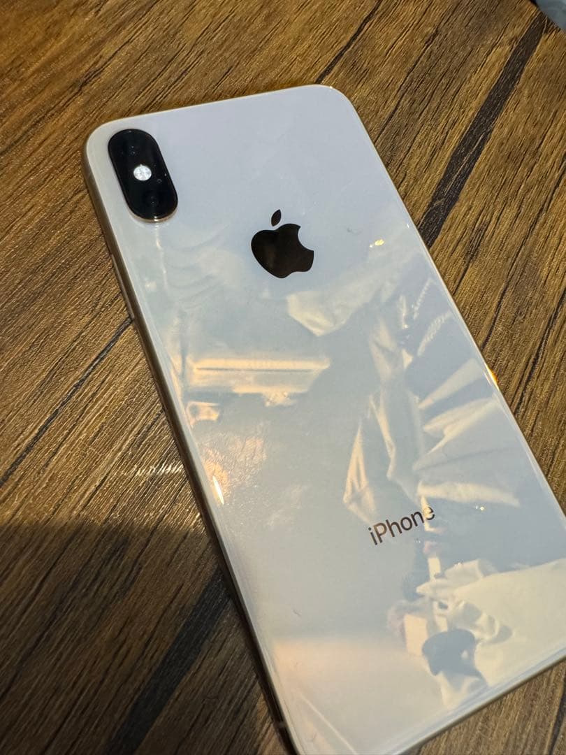 iPhone xs 256GB ストレージ 本体