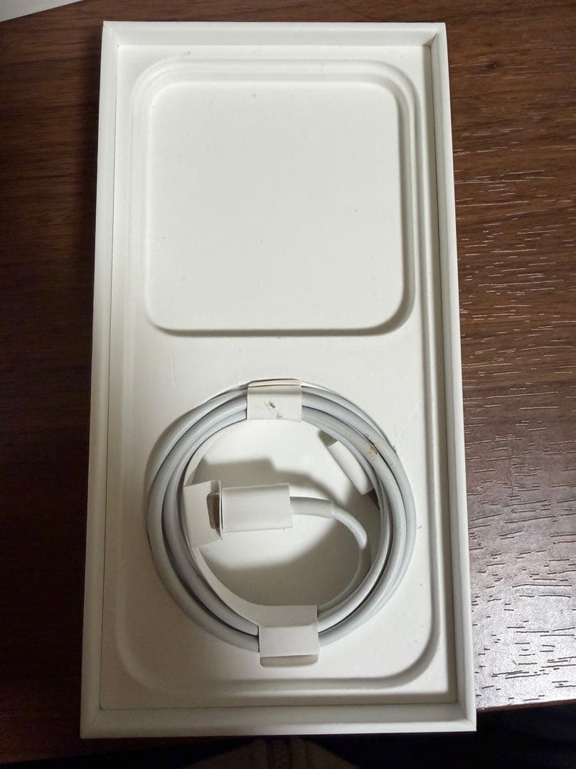 Apple iPhone 14 Pro ディープパープル 本体。