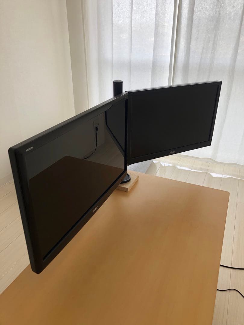 モニターとモニターアーム