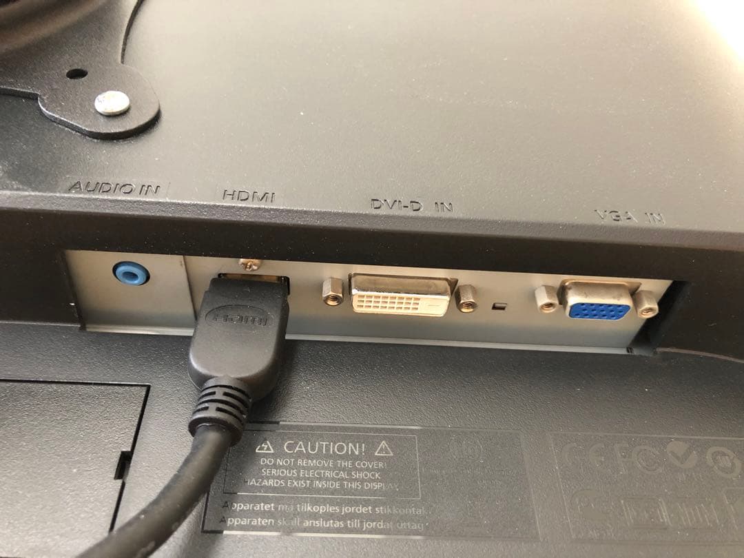 モニターとモニターアーム