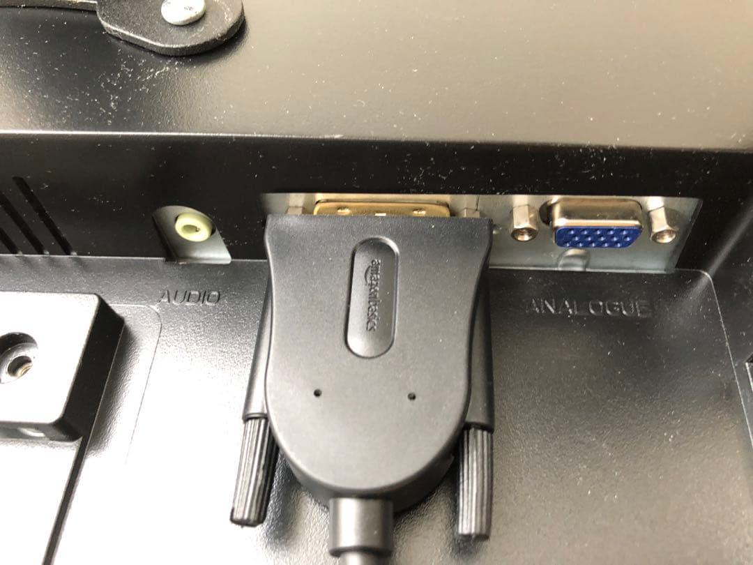 モニターとモニターアーム