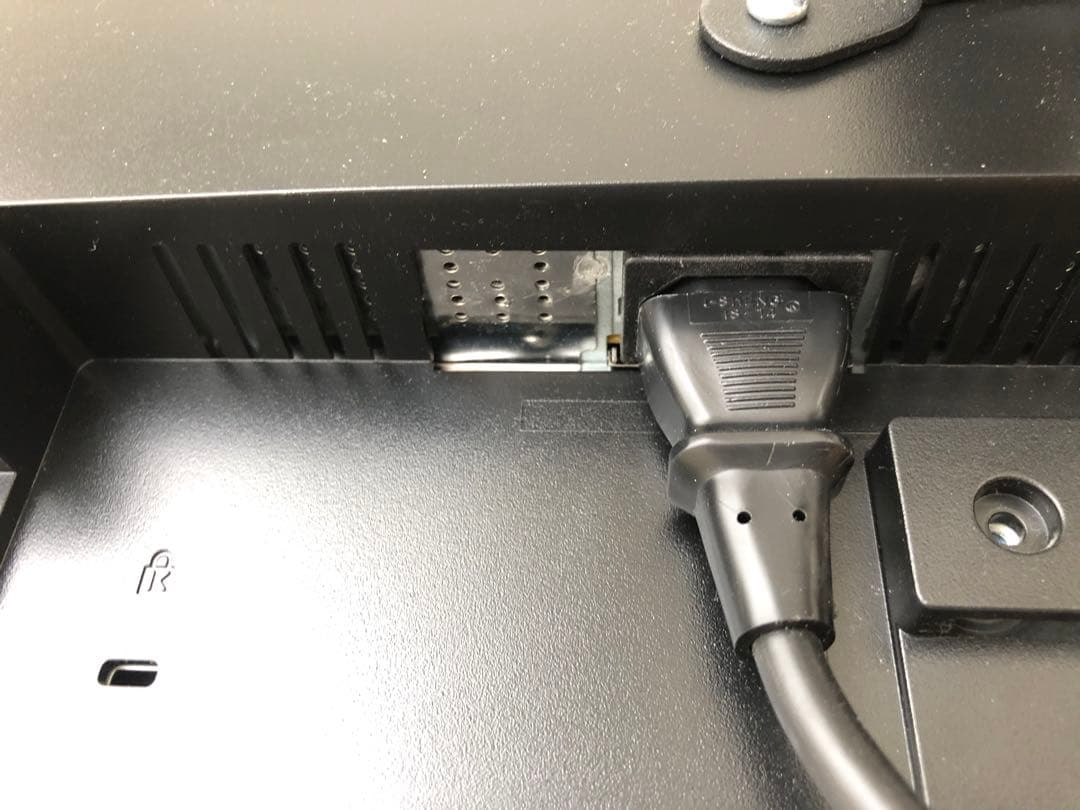 モニターとモニターアーム