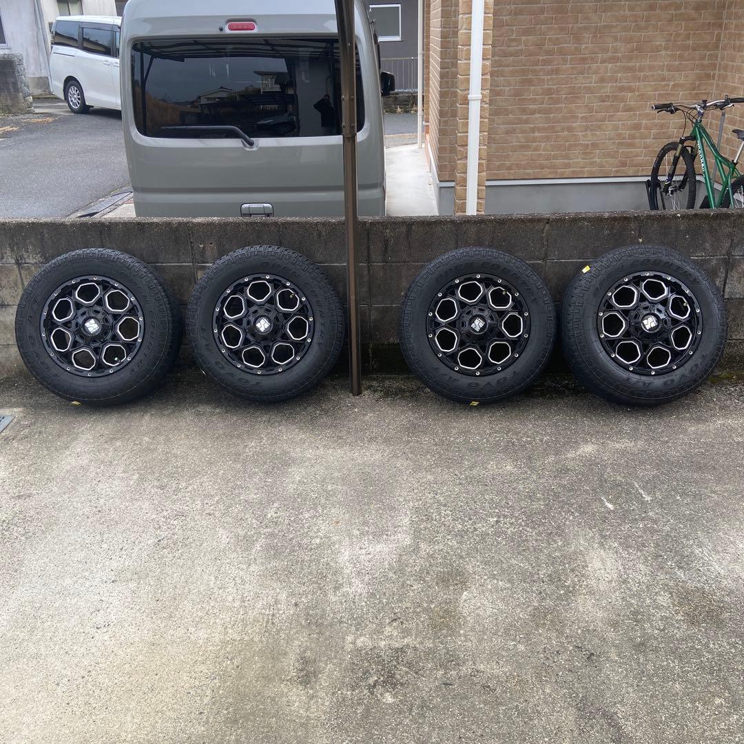 デリカd5 215/70 R16 タイヤホイールセット