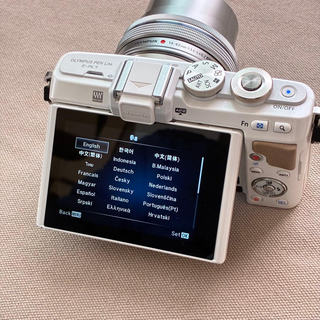 OLYMPUS PEN E PL7ミラーレス一眼カメラ 本体