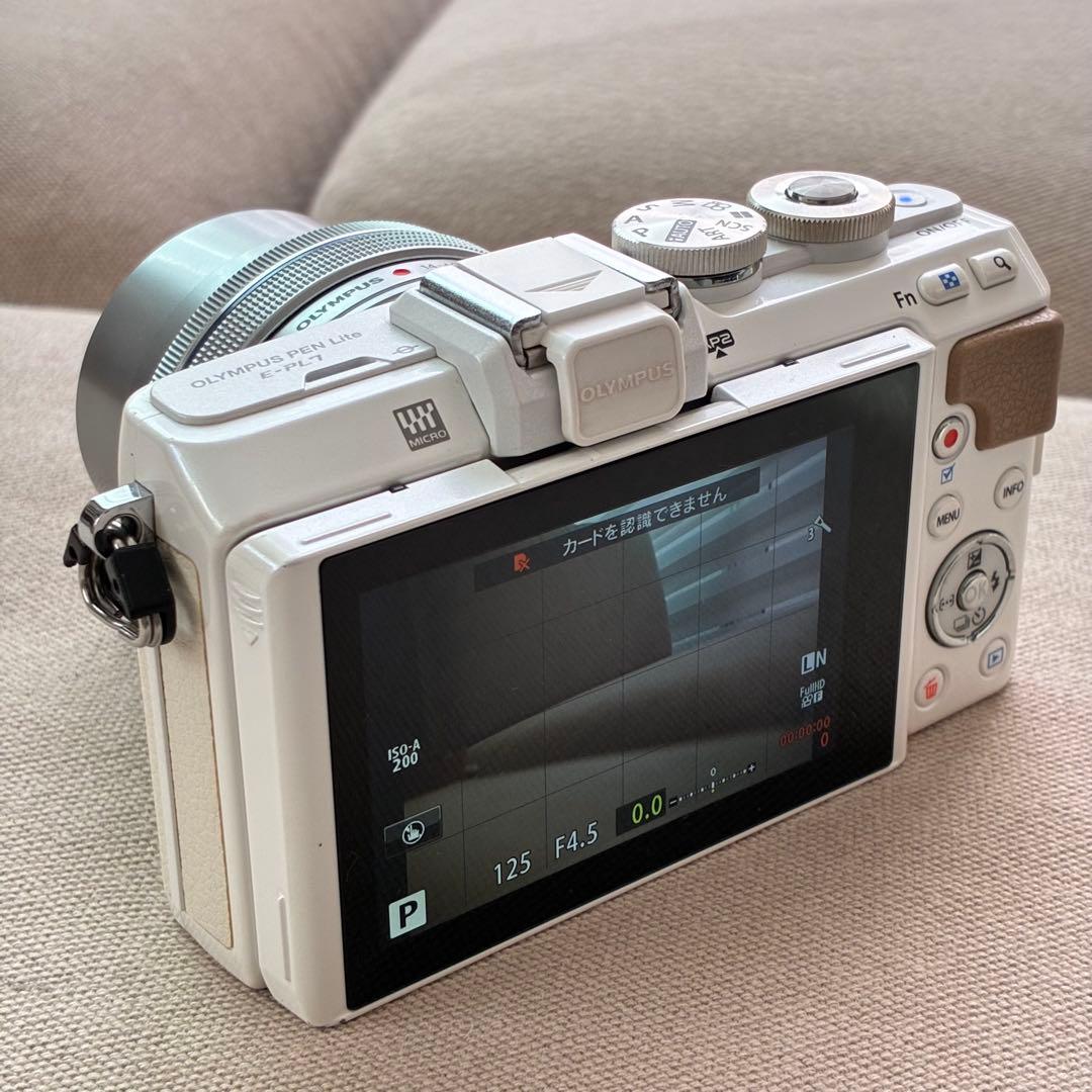 OLYMPUS PEN E PL7ミラーレス一眼カメラ 本体