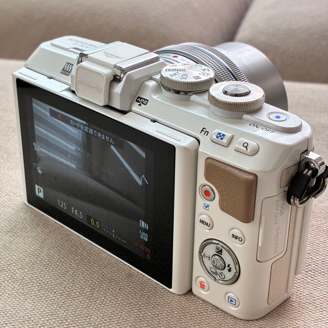 OLYMPUS PEN E PL7ミラーレス一眼カメラ 本体