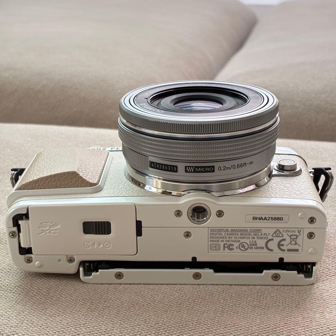 OLYMPUS PEN E PL7ミラーレス一眼カメラ 本体