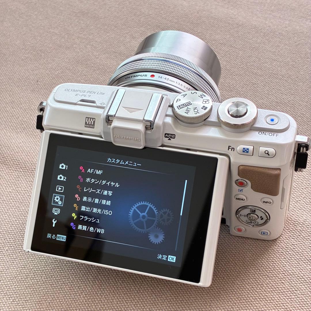 OLYMPUS PEN E PL7ミラーレス一眼カメラ 本体
