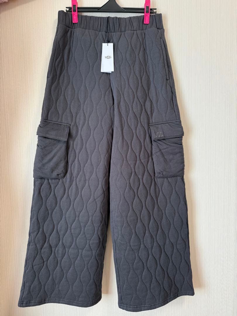【新品未使用】UGG アグ　デジャ キルテッド カーゴ パンツ　レディース　M
