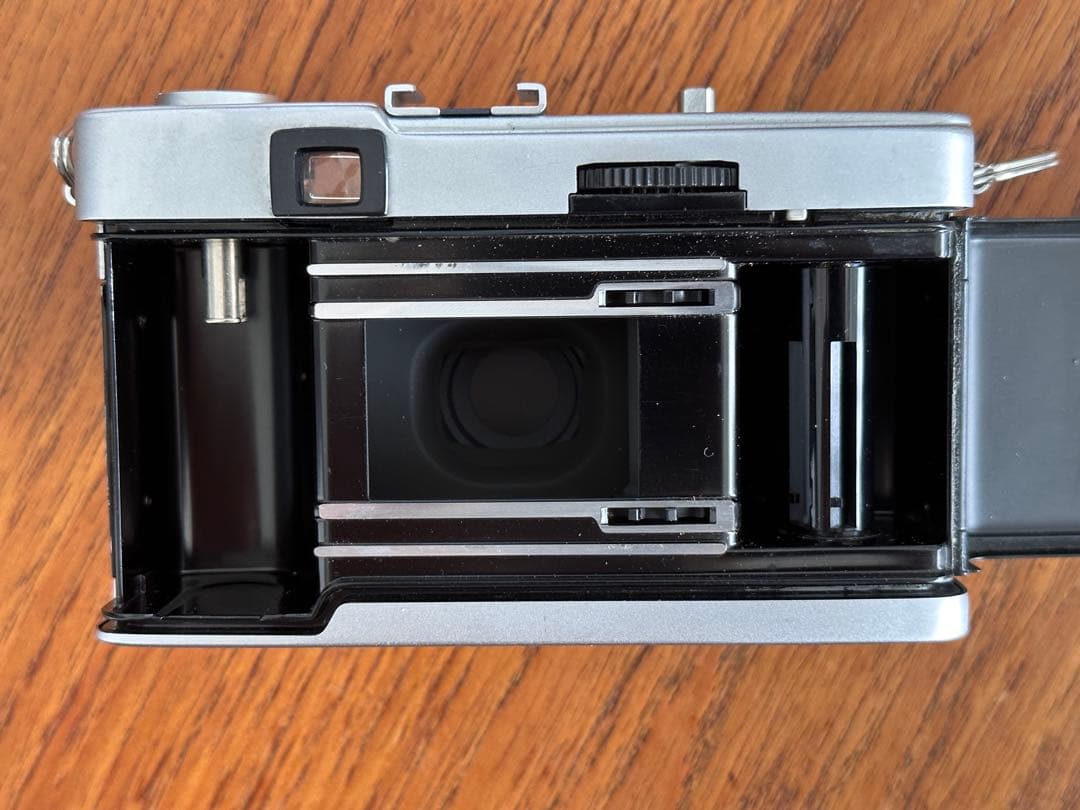 美品Olympus Trip 35 レンジファインダーカメラ シルバー・ベージュ