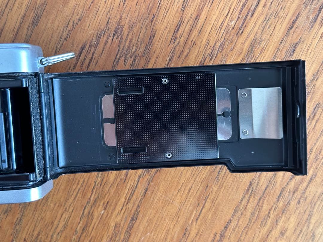 美品Olympus Trip 35 レンジファインダーカメラ シルバー・ベージュ