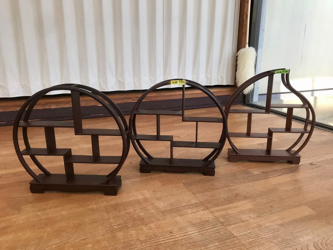 アンティークな飾り棚3点セット、茶器、お猪口、ぐい呑、一輪挿