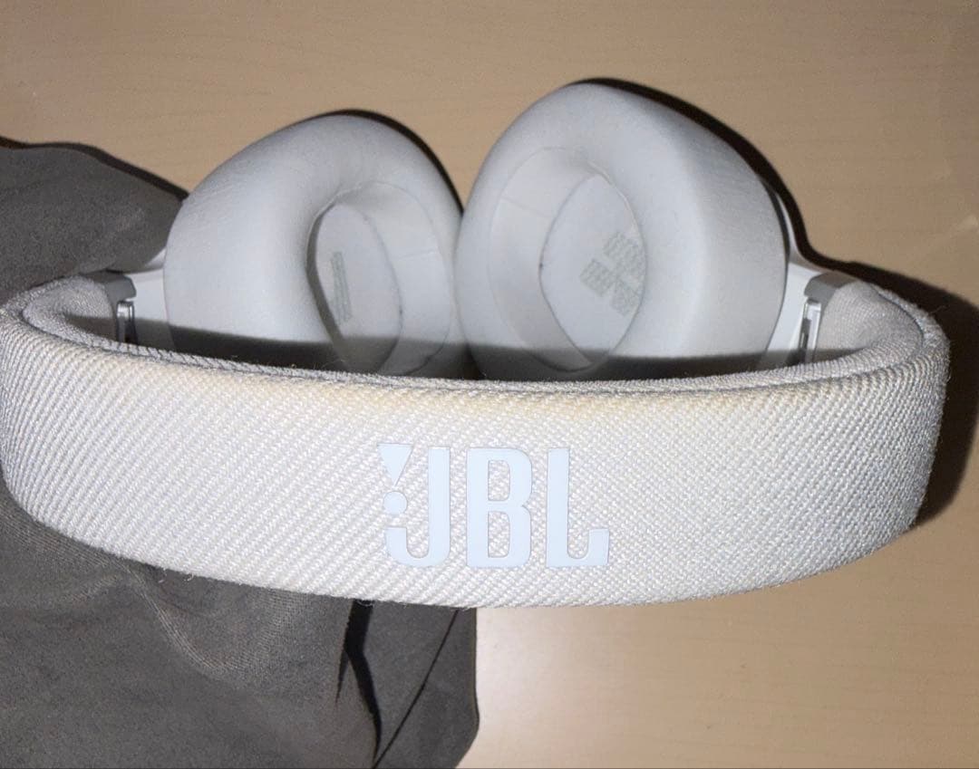 JBL LIVE 770NC ワイヤレスヘッドホン ホワイト 収納袋付き