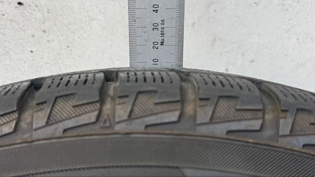 スタッドレス　ヨコハマ175/65R15 PCD100 15インチ　手渡しのみ