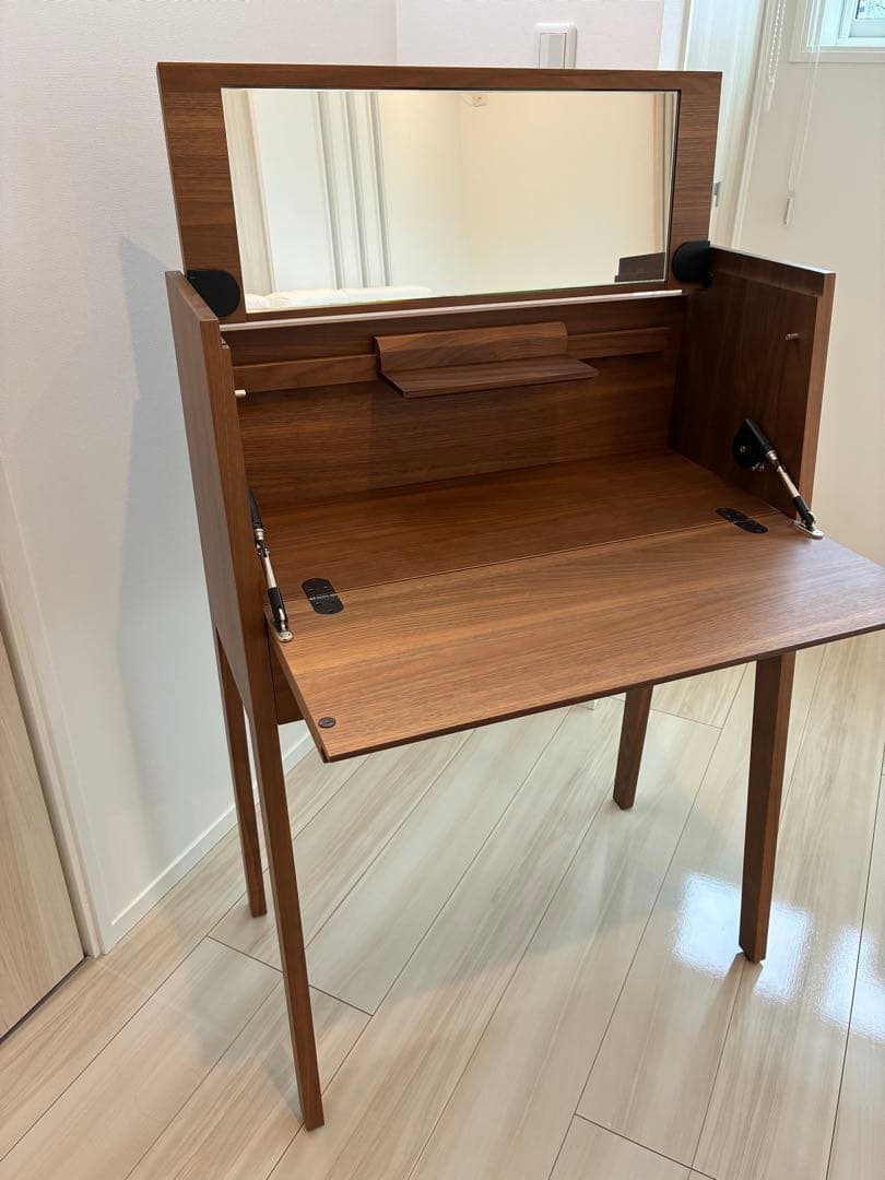 カリモク家具の鏡台
