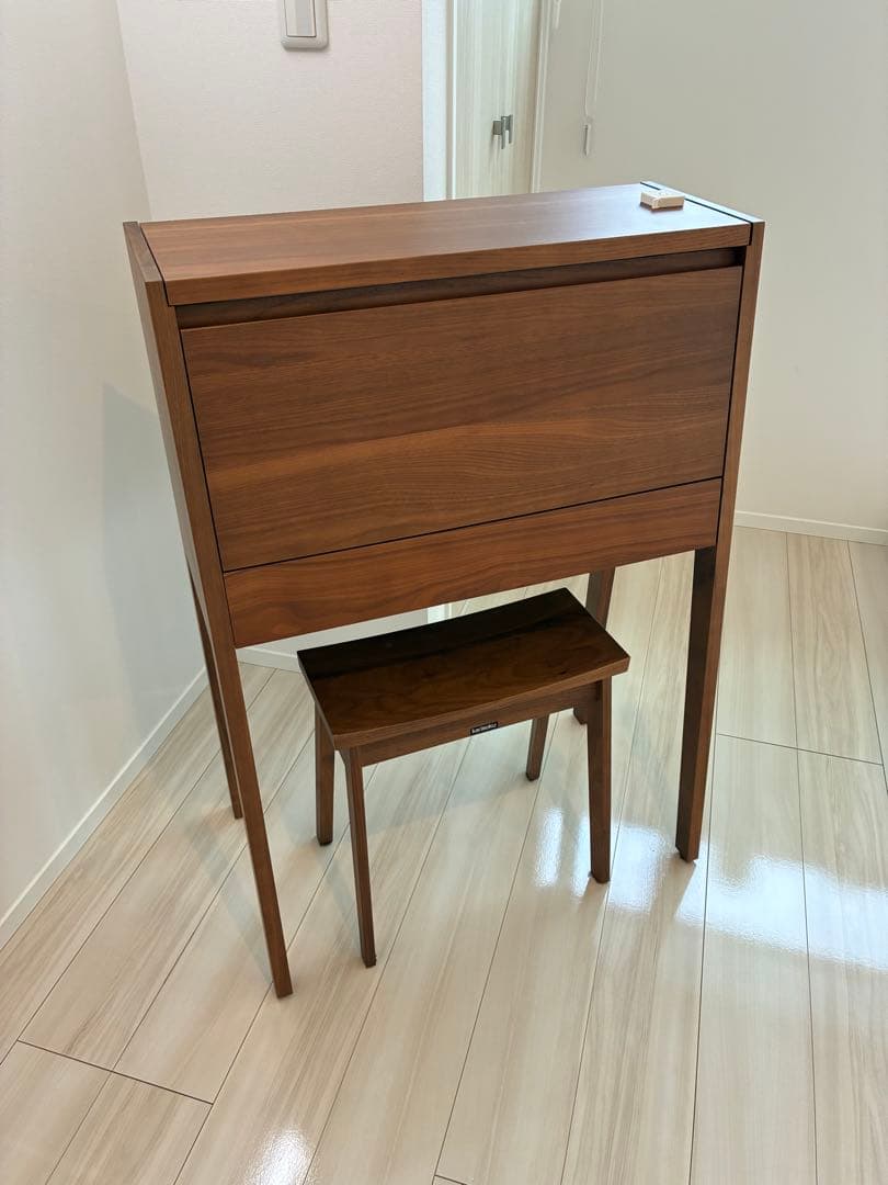 カリモク家具の鏡台