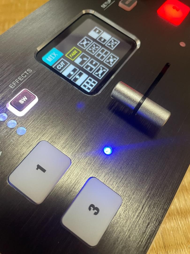 FEELWORLD LIVEPRO L1 ビデオミキサー ACアダプター交換必要