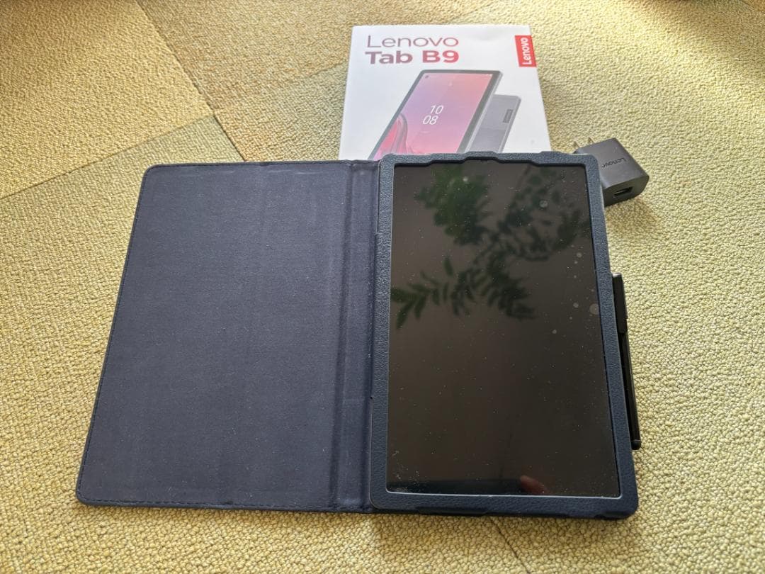 Lenovo Tab B9 カバー付き