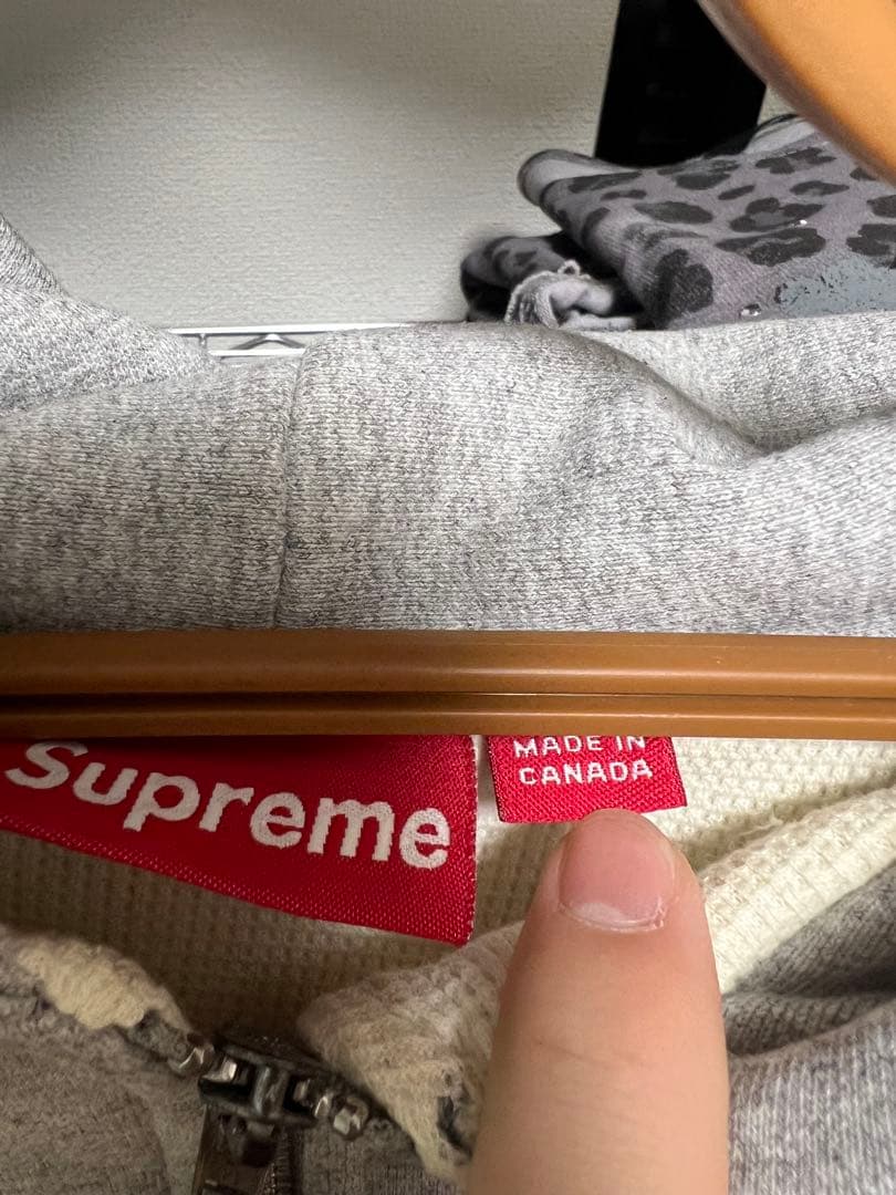 supreme アーチロゴ　パーカー　グレー
