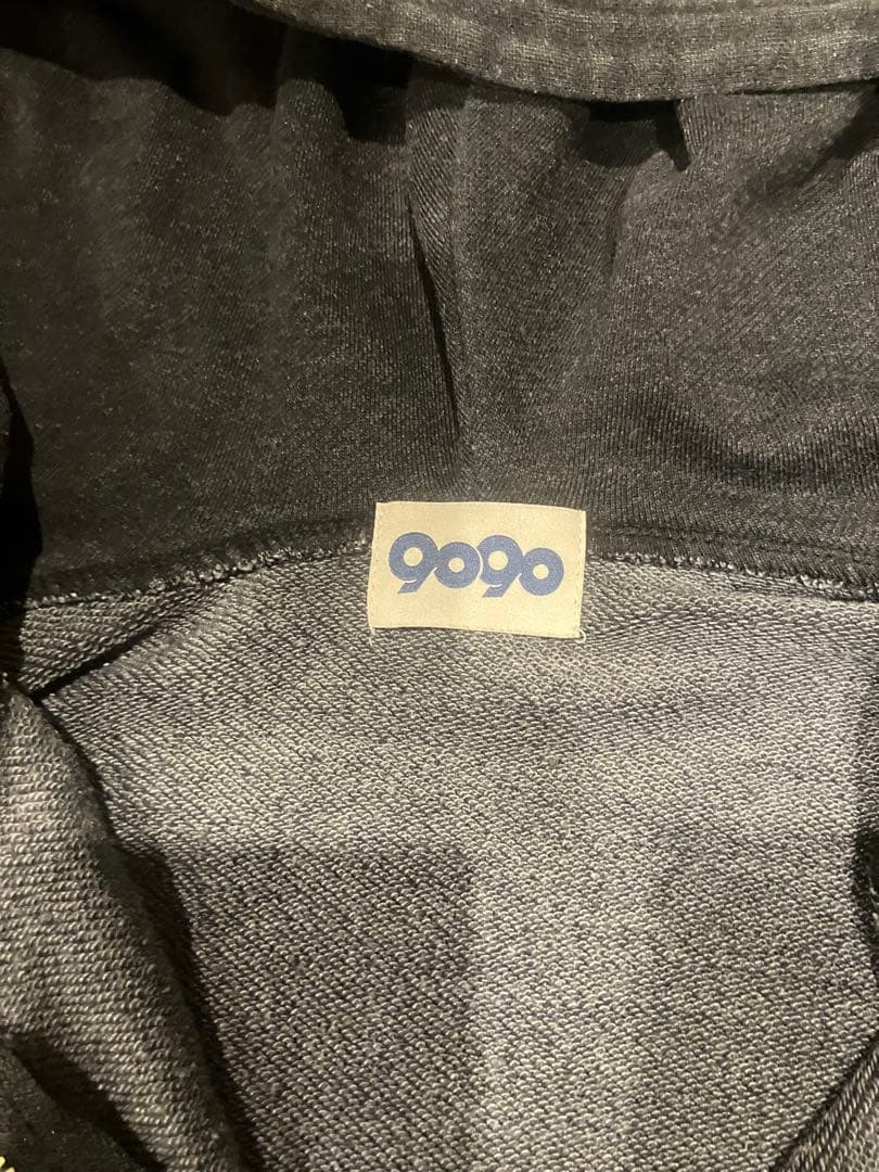 9090パーカー