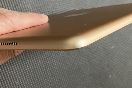 【極美品】 iPad 第7世代 32GB セルラー Cellular wifi