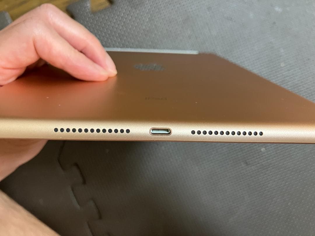 【極美品】 iPad 第7世代 32GB セルラー Cellular wifi